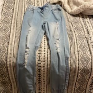 Baggy ripped jeans